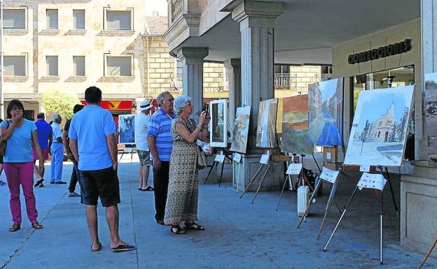 Exposición de los cuadros pintados el año pasado en el Certamen de Pintura al Aire Libre./WORD