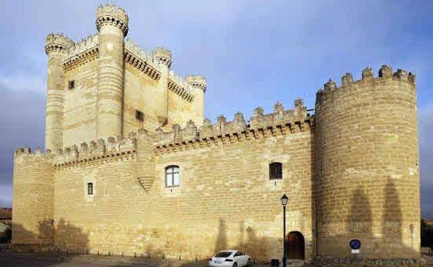 Castillo de Fuensaldaña, que hoy cerrará al público para transformarse en el centro de difusión de las fortalezas.