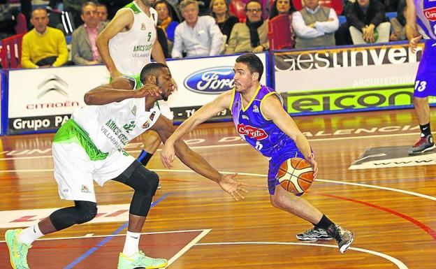 Dani Pérez, con la camiseta del Palencia Baloncesto, hace dos temporadas en el Marta Domínguez.