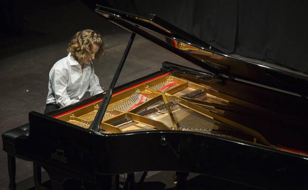 La pinaista Celia Peña, este sábado, en le recital ofrecido en el teatro Canónigos.