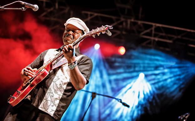 Saron Crenshaw durante su actuación.