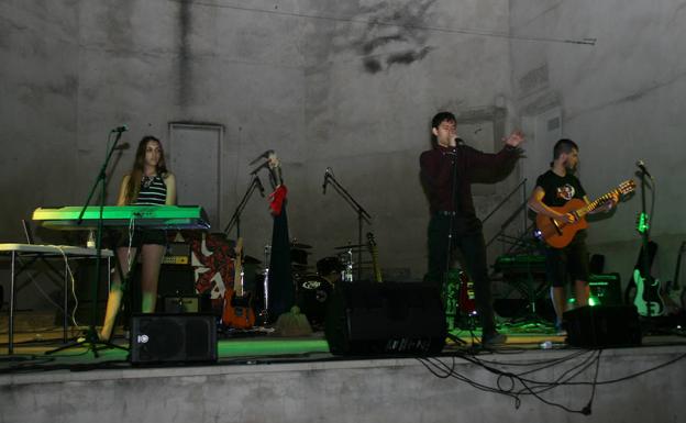 Concierto del grupo Al Zaga durante el Cegafest.