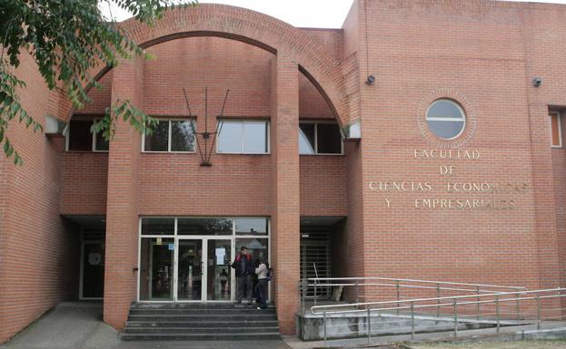 Edificio de la Facultad de Ciencias Económicas y Empresariales de la Universidad de Valladolid