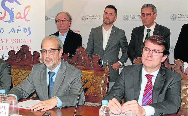 El rector de la Usal, Daniel Hernández Ruipérez, y el alcalde, Alfonso Fernández Mañueco.