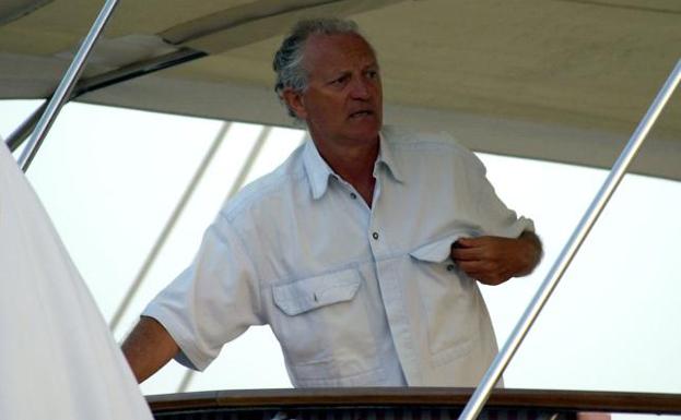 Gianni Versace, en un barco en Ibiza en 1995./GTRES