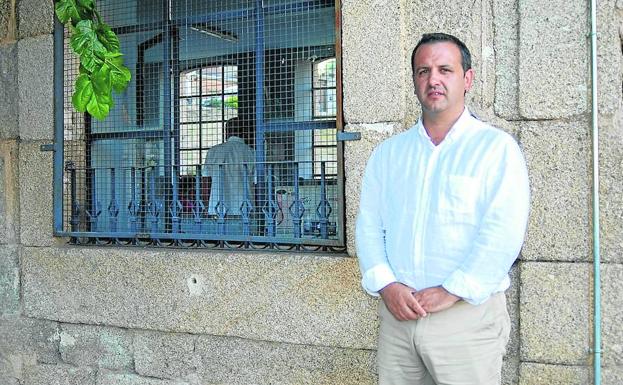 El alcalde de Villanueva del Conde, Javier García.