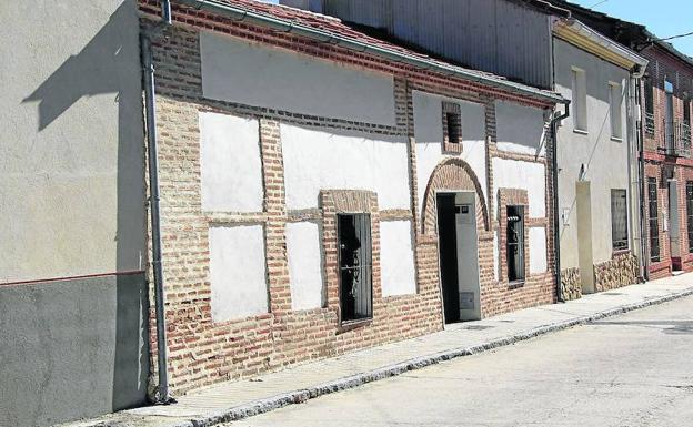 Fachada de la casa donde ocurrió el crimen, residencia de veraneo del padre y el hijo en la calle Centro.