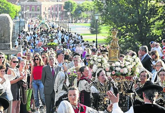 El folclore está muy presente en la ofrenda