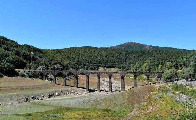 Puente de Polentinos sobre el embalse de Requejada.
