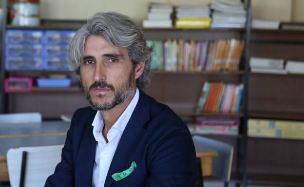 Diego López posa en el colegio de las Jesuitinas de Valladolid momentos antes de la entrevista.