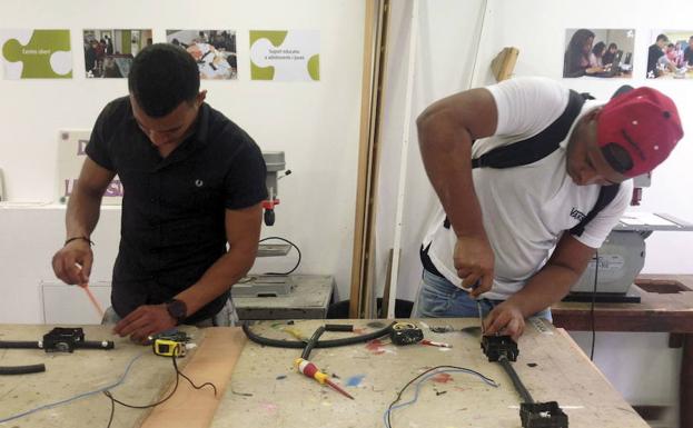 Jóvenes participantes en un curso de formación profesional