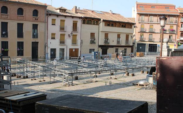 Montaje de la carpa que acogerá la exposición.