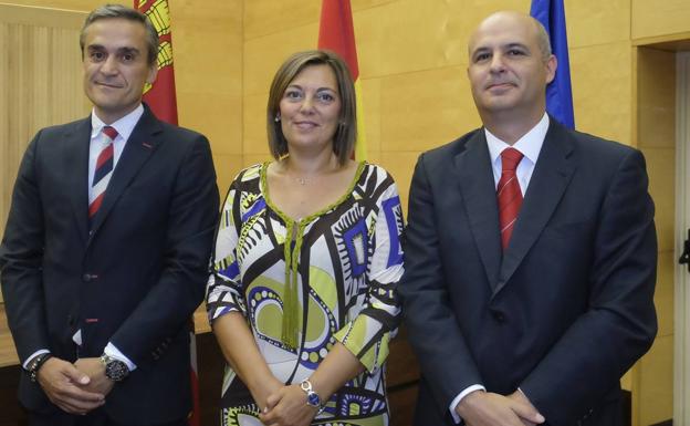 Óscar Manuel Sayagués, la consejera de Agricultura y Ganadería y portavoz de la Junta de Castilla y León, Milagros Marcos, y Jorge LLorente.