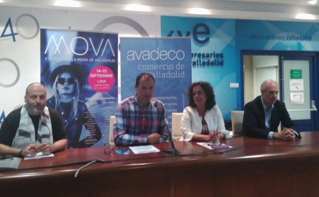 De izquierda a derecha, Ángel Tamayo, Alejandro García, Mª José González (Duncan Zapatos) y Luis del Hoyo, durante la rueda de prensa que presenta la II Semana de Moda de Valladolid.