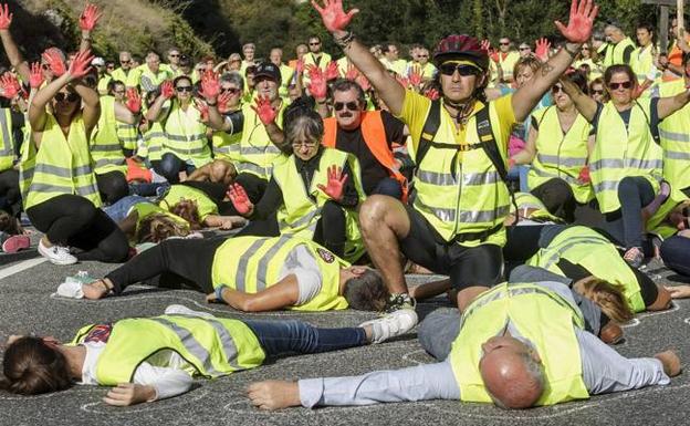 Acto de protesta de la Plataforma de Vecinos Afectados por la carretera N-1 en Pancorbo.