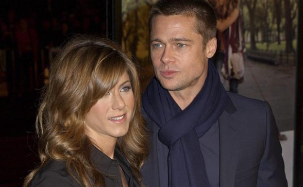 Jennifer Aniston con Brad Pitt en una foto de archivo.