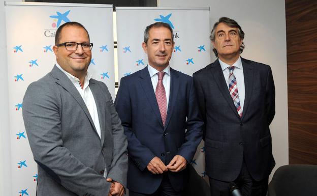 Roberto Delgado, José Manuel Bilbao y José María Ribot, este jueves en Valladolid.