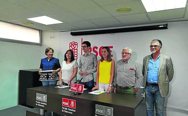 Dirigentes socialistas salmantinos que apoyan un cambio en las medidas laborales.