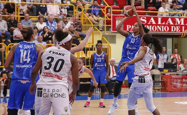 Abdi lanza a casnasta ante Girona. /ANTORAZ
