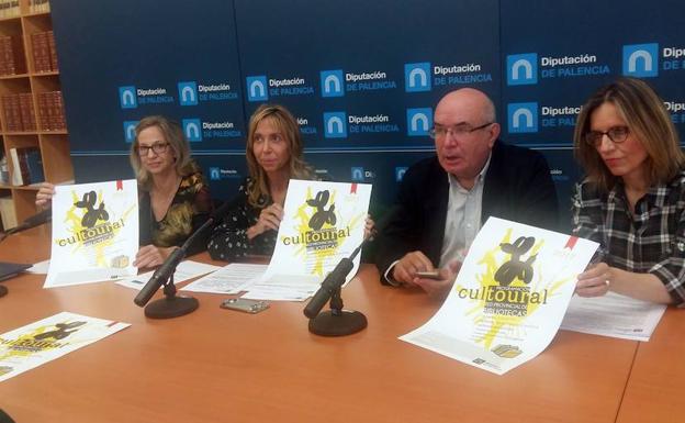 La diputada, Carmen Fernández, segunda por la izquierda, en la presentación del balance. /El Norte