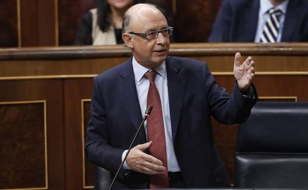 Cristóbal Montoro habla en el Congreso de los Diputados. /Javier Lizón (Efe)