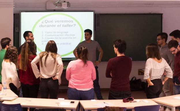 Asistentes a un taller organizado por el Club de Consultoría el año pasado./El Norte