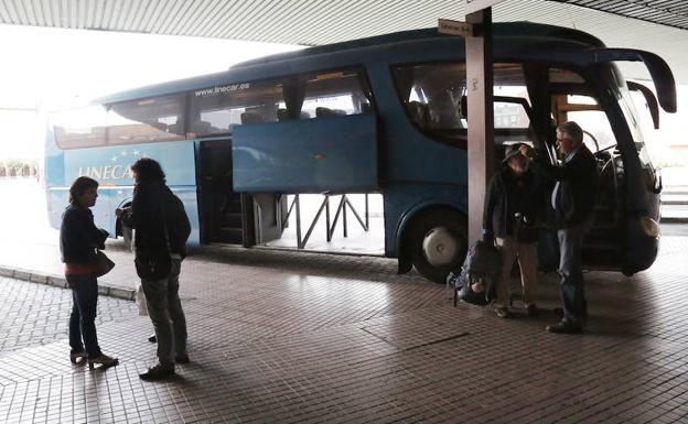 Autobús en la Estación de Palencia. /Antonio Quintero