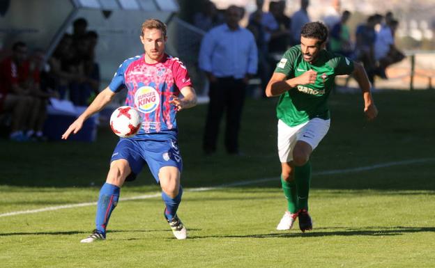 Dani Arribas, autor del gol en el partido frente al Coruxo./El Norte