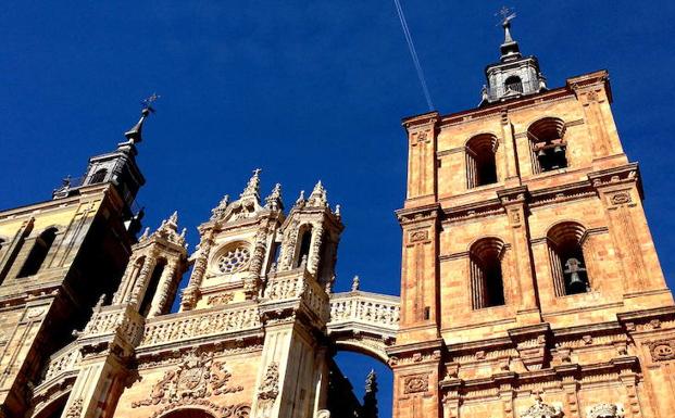 Vista exterior de la catedral de Astorga. /Archivo
