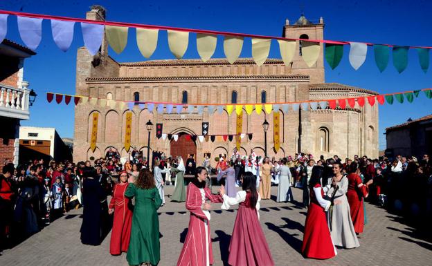 Baile medieval celebrado en Fresno el Viejo. /FRAN JIMÉNEZ