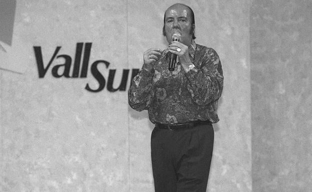 Chiquito de la Calzada, durante su actuación en el centro comercial Vallsur. /GABRIEL VILLAMIL