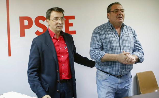 Fernando Pablos y Fernando Vegas comparecieron ante la militancia tras hacerse público el resultado de las votaciones. /VÍCTOR ANTORAZ
