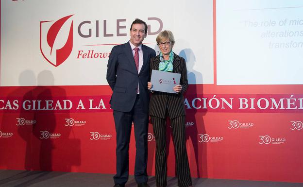 La doctora Dolores Caballero, tras recibir el galardón. /WORD