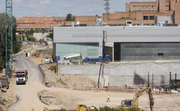 Terreno por el que dicurrirá el nuevo vial del Complejo Hospitalario./Word