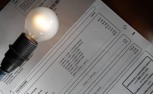 Factura de la luz,/J. R. L.