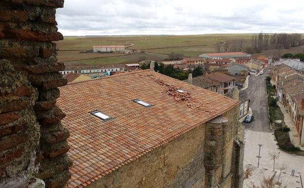 Daños en la cubierta de la iglesia de Santa María la Blanca. /El Norte