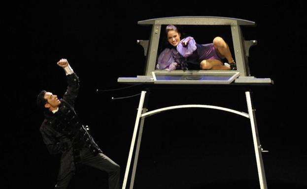 Espectáculo de magia durante la segunda edición de Valladolid Destino Mágico en el Teatro Calderón./Ricardo Otazo