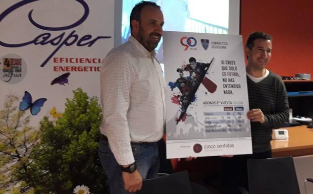 Juan Carlos Renedo (izquierda) y Agustín Cuenca, con el cartel de la campaña. /F. A. D.