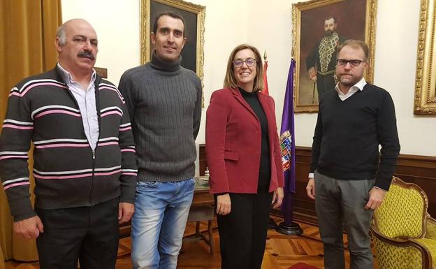 Ángeles Armisém y Jesús Alfonso Agundez, en la reunión. /El Norte