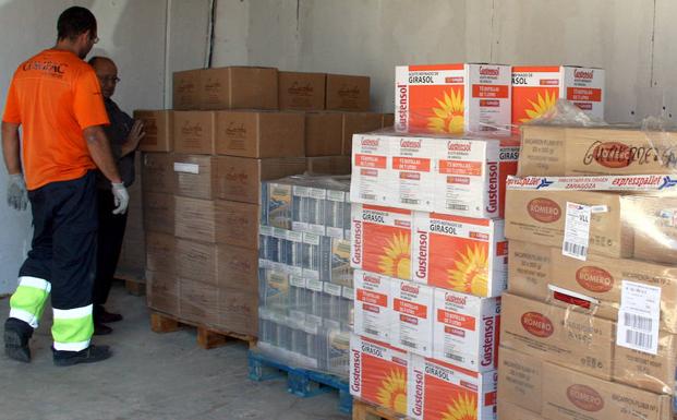 Cajas de alimentos, en un reparto anterior. /M. Rico