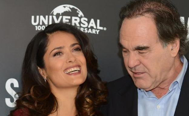 Salma Hayek junto a Oliver Stone. /AP