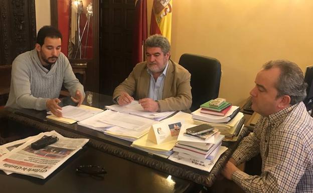 Los representantes del equipo de Gobierno, ayer en rueda de prensa./S.G.