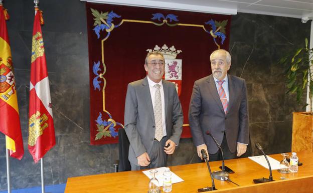 Bienvenido Mena Merchán y Pero Grijalba, antes de la rueda de prensa. /MANUEL LAYA