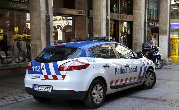 Vehículo de policías municipales. /El Norte