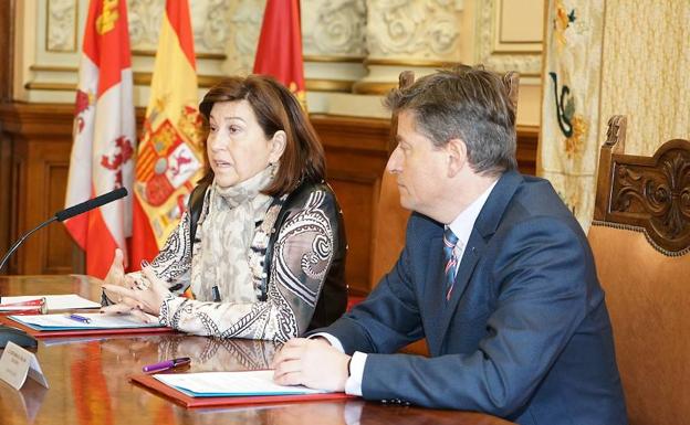 Firma del convenio entre las partes./El Norte