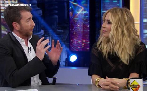 Marta Sánchez con Pablo Motos en 'El Hormigueró. /Antena 3
