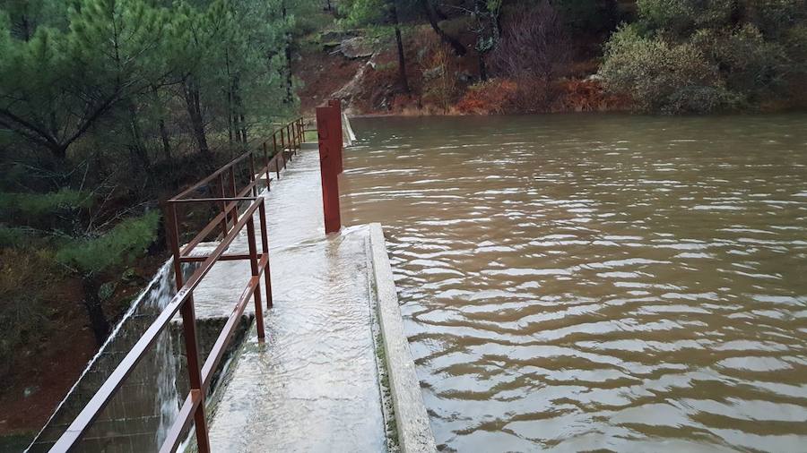 Las lluvias y el deshielo del pasado temporal dejan estas imágenes en Sotillo de la Adrada. /Sotillo de la Adrada