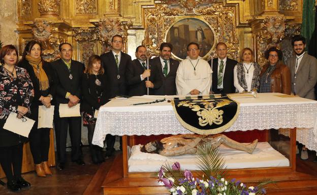 Nueva directiva de la cofradía de la Vera Cruz./Marta Moras