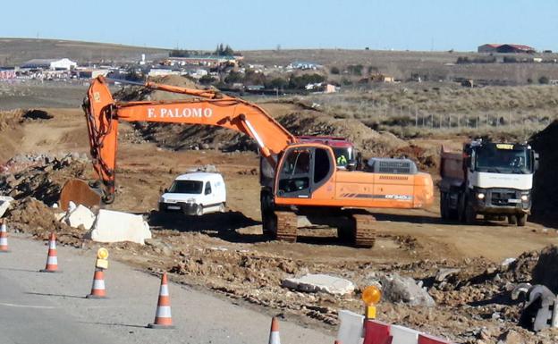 Visita a las obras de conversión en autovía de la carretera de circunvalación de Segovia (SG-20). /Antonio de Torre