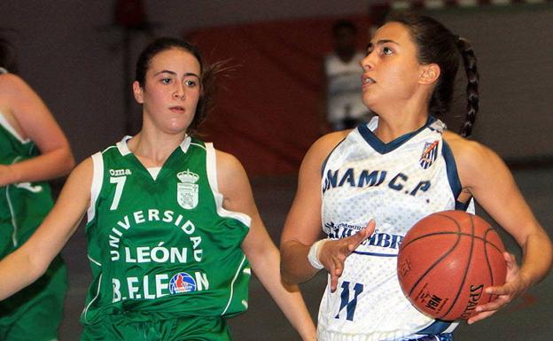Melisa Correa, del Restaurante La Alhambra Unami, durante un anterior partido./A. Tanarro